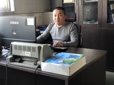 看背起一家工厂的男人,如何逆袭?